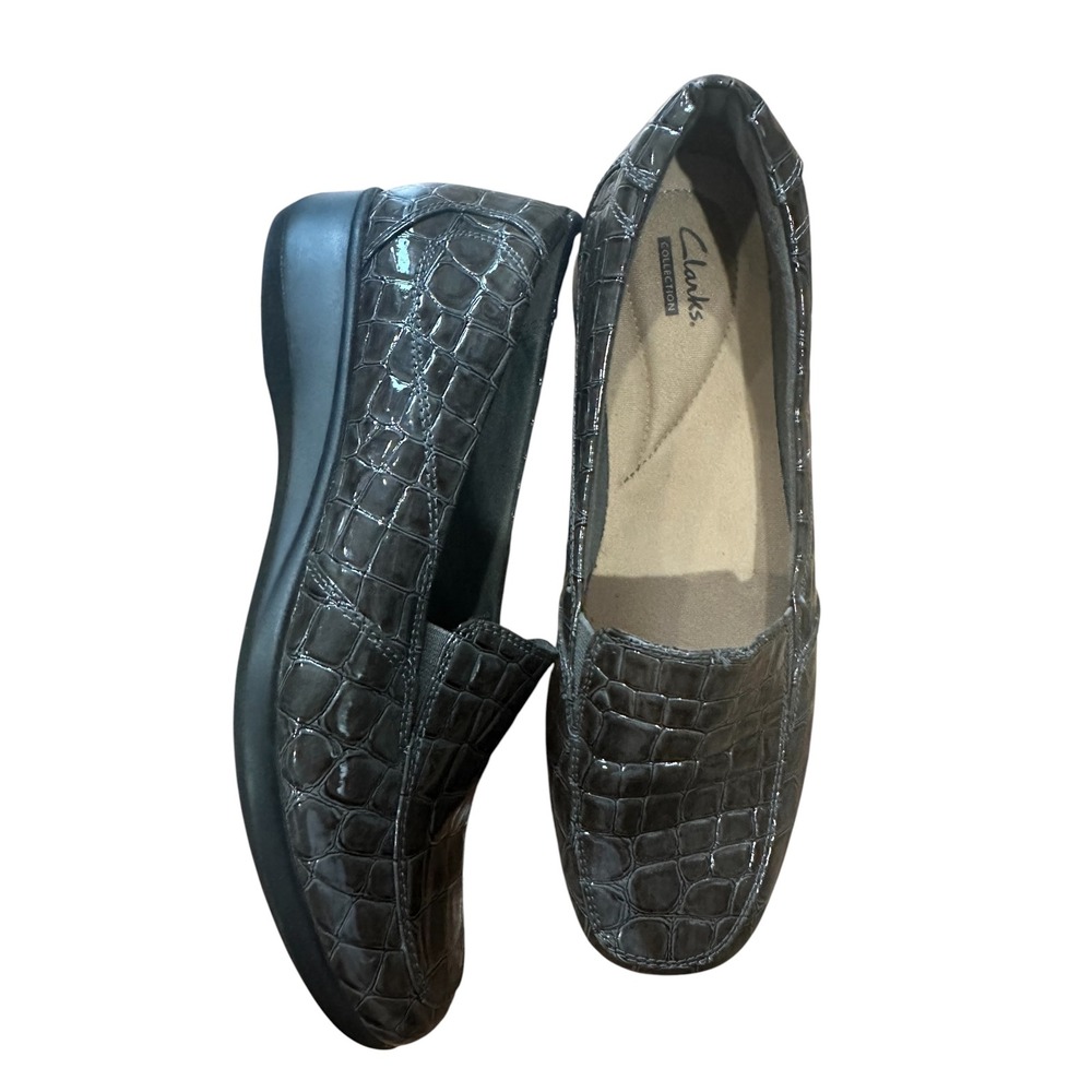Clarks Collection Womens Brown Croc Embossed Patent Loafers 26102167 Size 9.5M